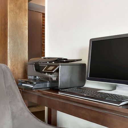 Travelodge Hotel By Wyndham Kingston Lasalle Экстерьер фото