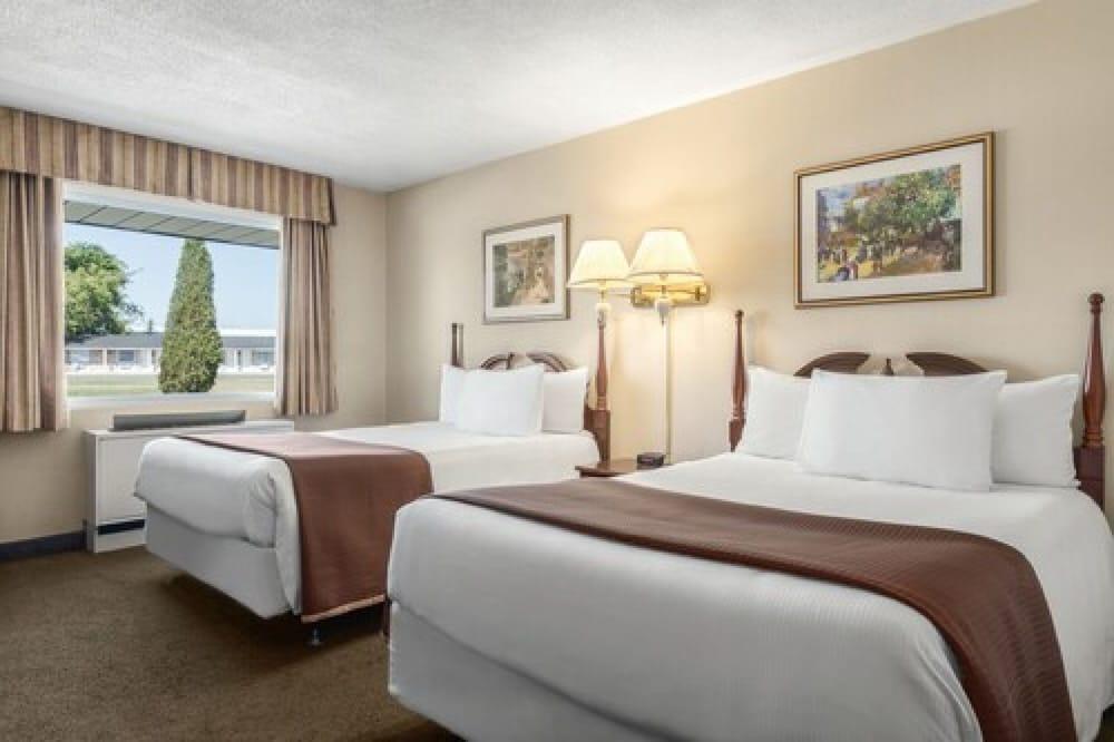 Travelodge Hotel By Wyndham Kingston Lasalle Экстерьер фото