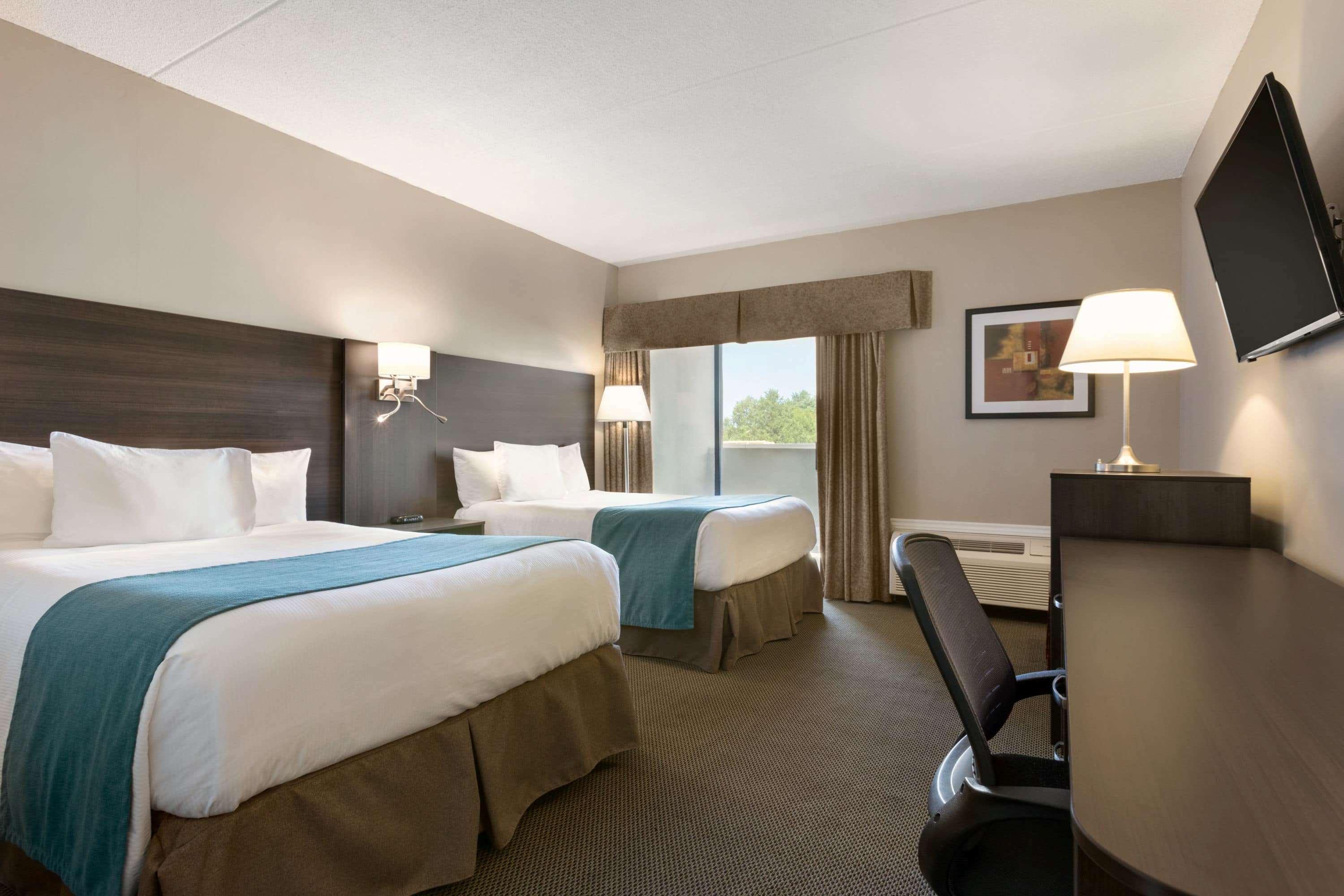 Travelodge Hotel By Wyndham Kingston Lasalle Экстерьер фото