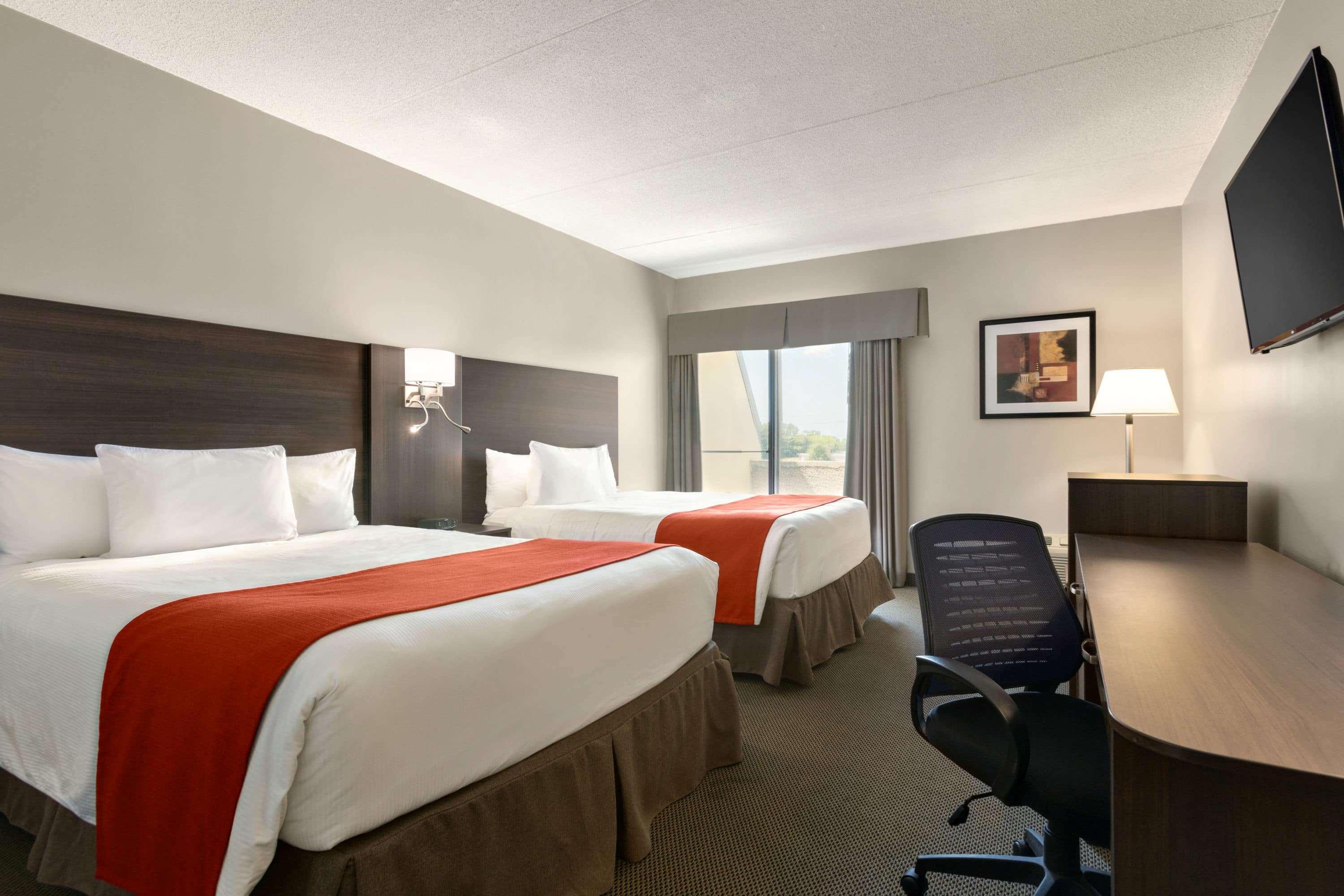 Travelodge Hotel By Wyndham Kingston Lasalle Экстерьер фото