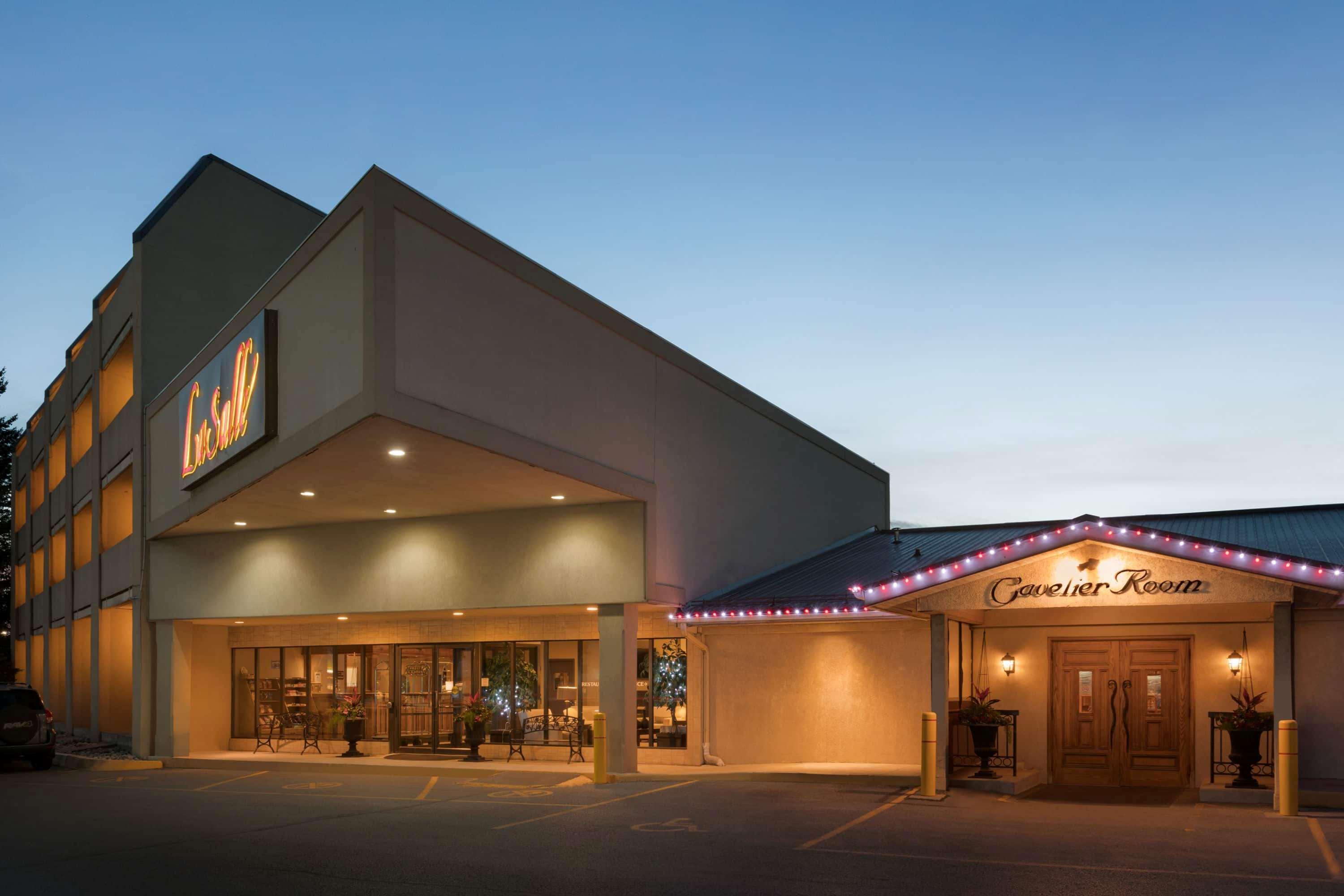 Travelodge Hotel By Wyndham Kingston Lasalle Экстерьер фото