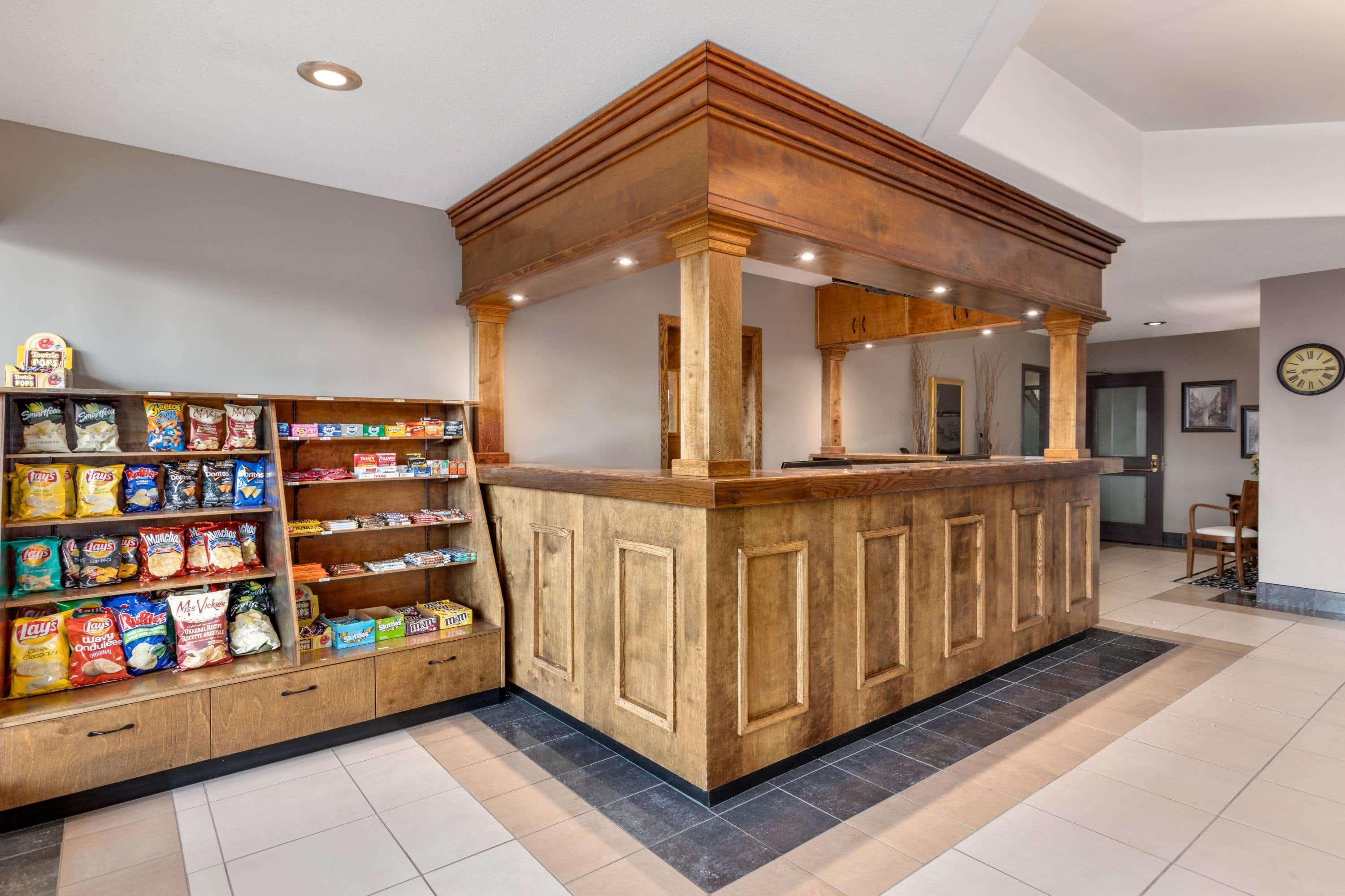Travelodge Hotel By Wyndham Kingston Lasalle Экстерьер фото