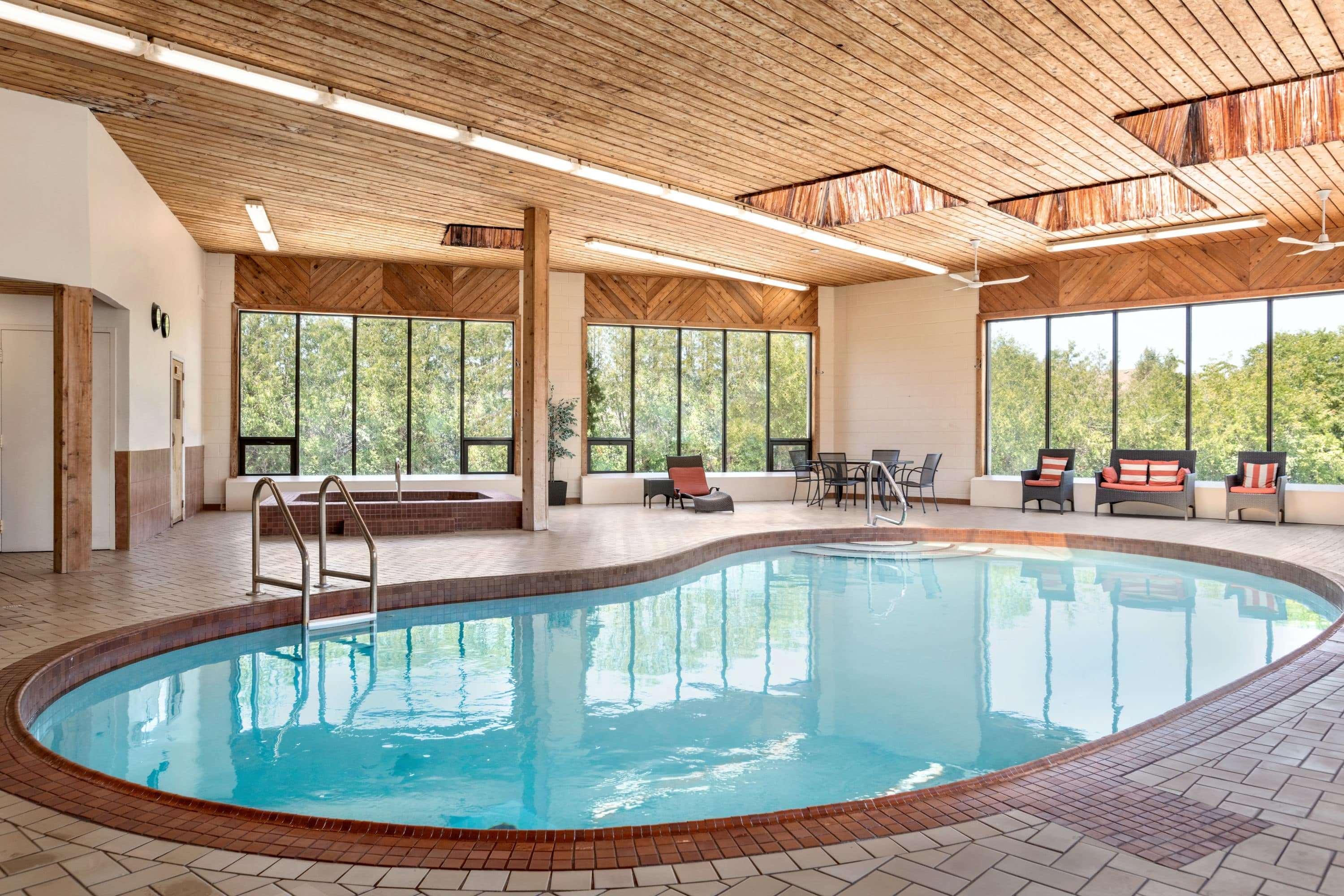 Travelodge Hotel By Wyndham Kingston Lasalle Экстерьер фото