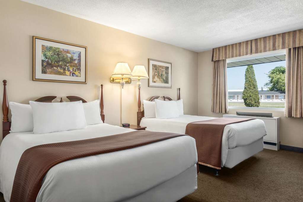 Travelodge Hotel By Wyndham Kingston Lasalle Номер фото