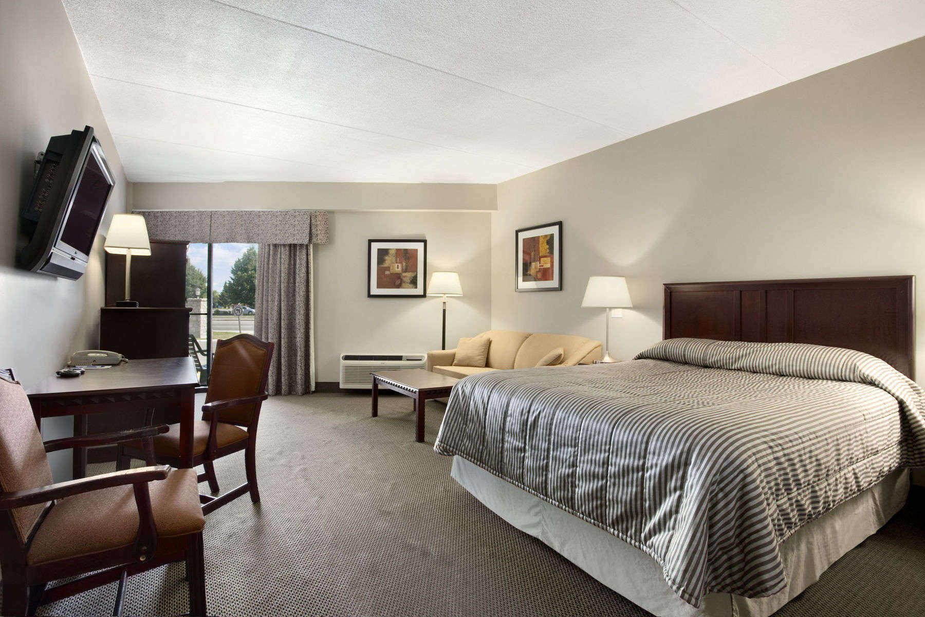 Travelodge Hotel By Wyndham Kingston Lasalle Экстерьер фото