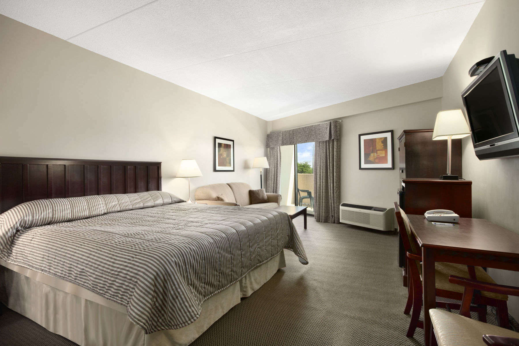 Travelodge Hotel By Wyndham Kingston Lasalle Экстерьер фото