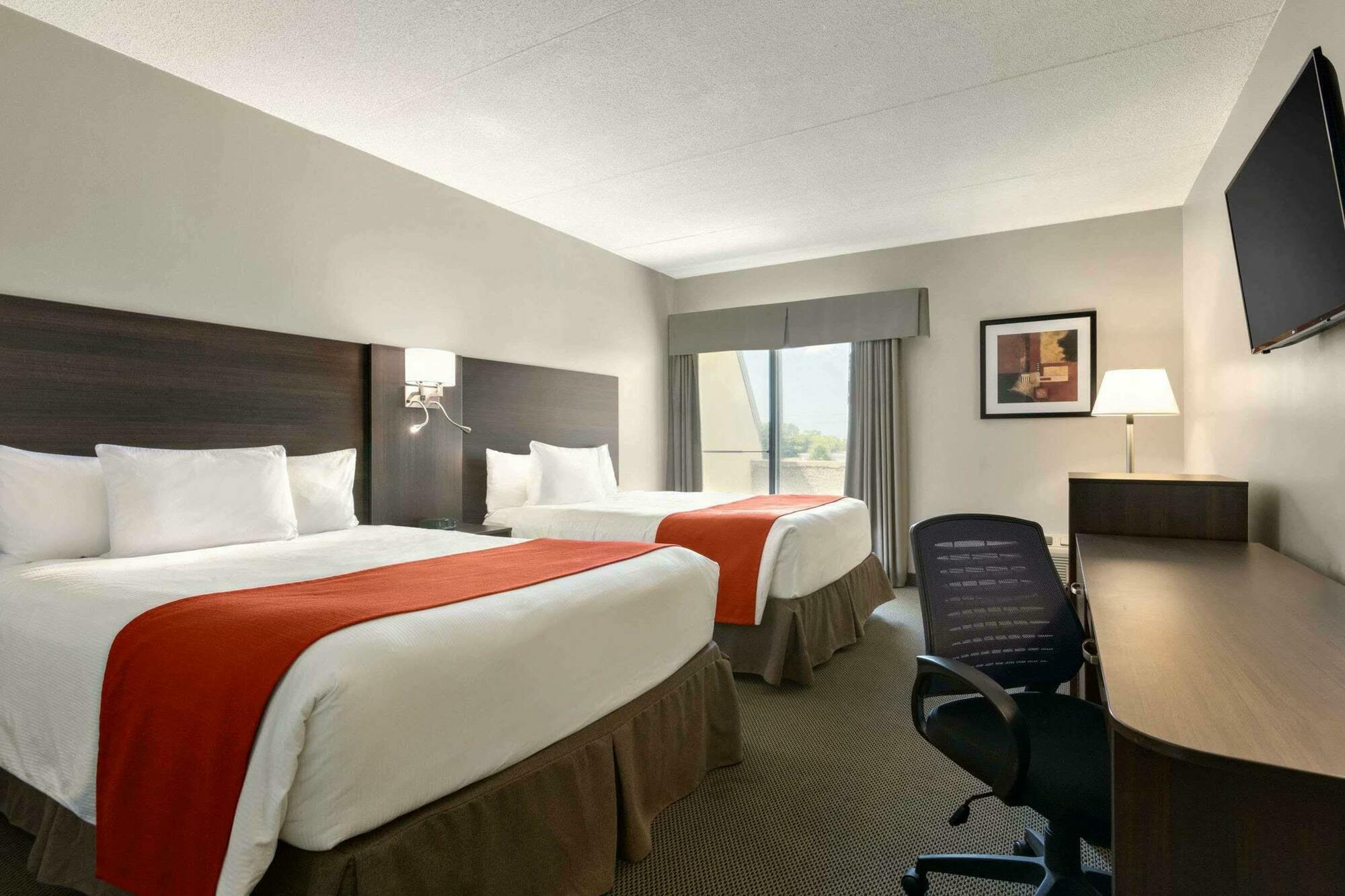 Travelodge Hotel By Wyndham Kingston Lasalle Экстерьер фото